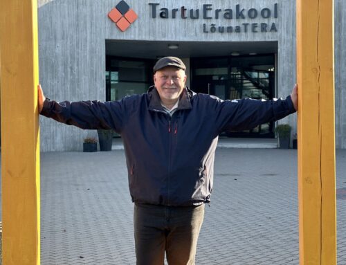 Tartus on uus kollane aken LõunaTERA kooli ees